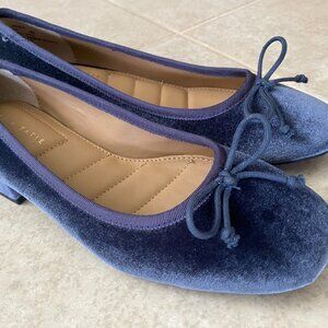NWT Kelly & Katie  blue velvet ballet shoes(size 6)
